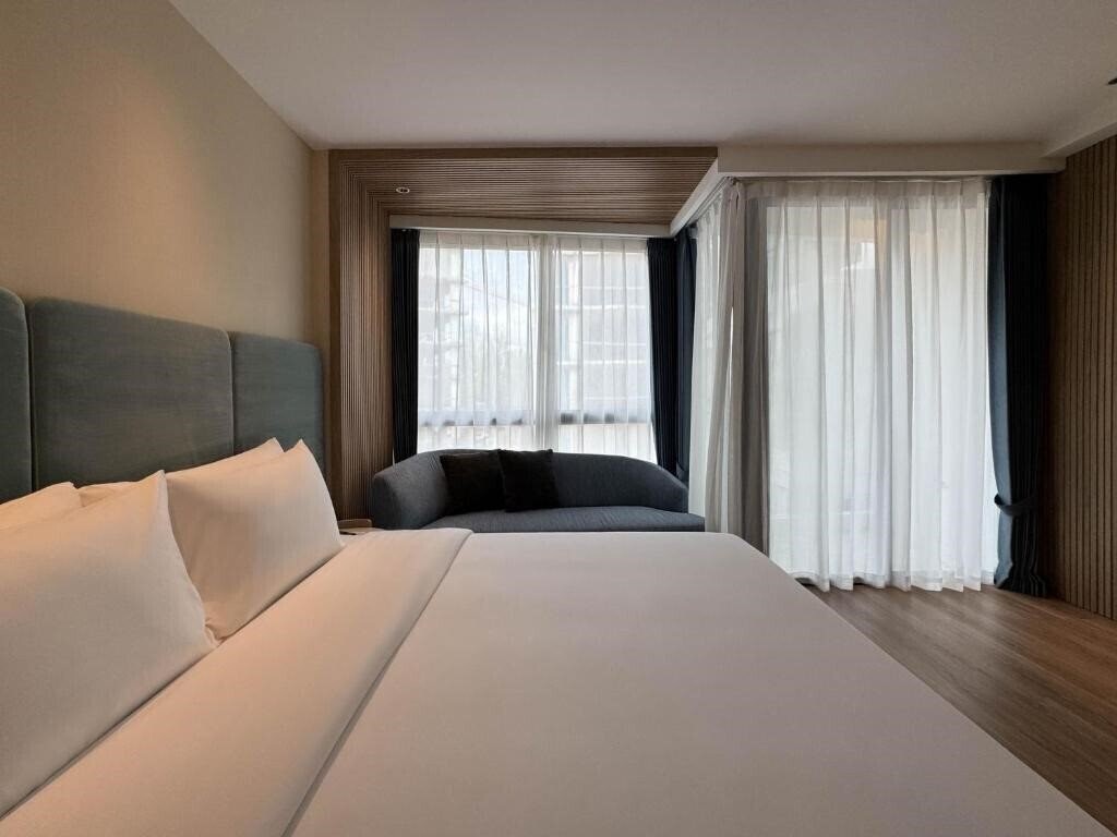 Фото Laya Suites & Residences 4*