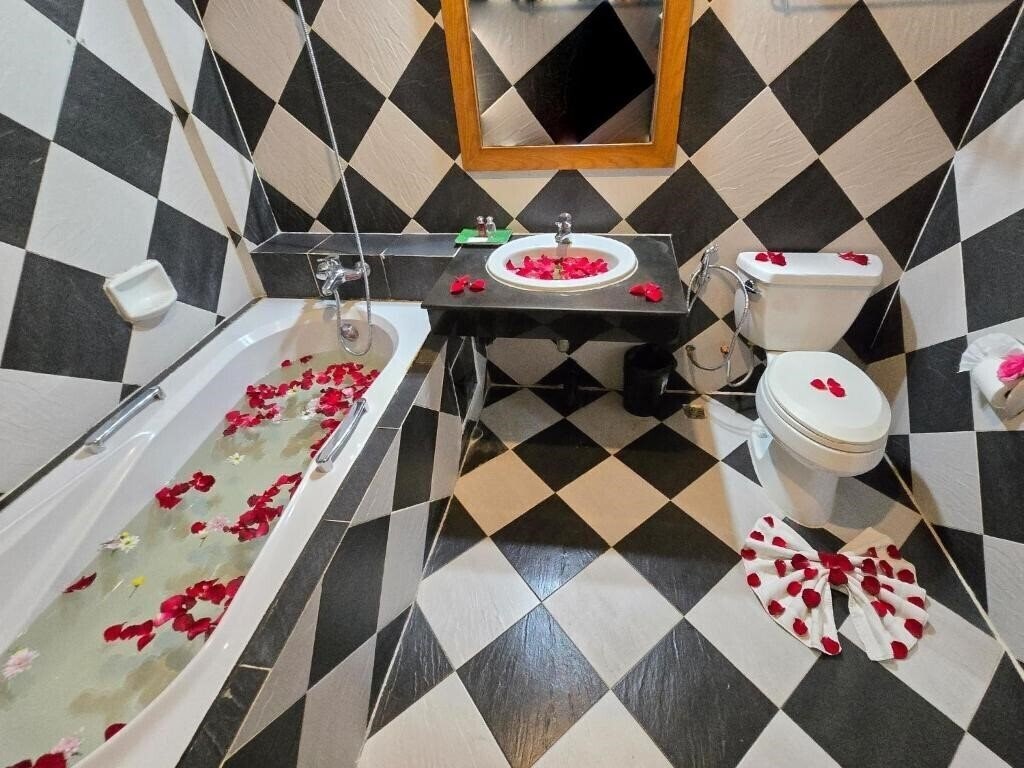 Фотографія Saba Suite Patong Phuket 5*