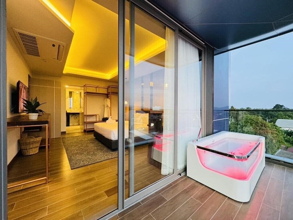 Фото The Blue Mavi Hotel 4*