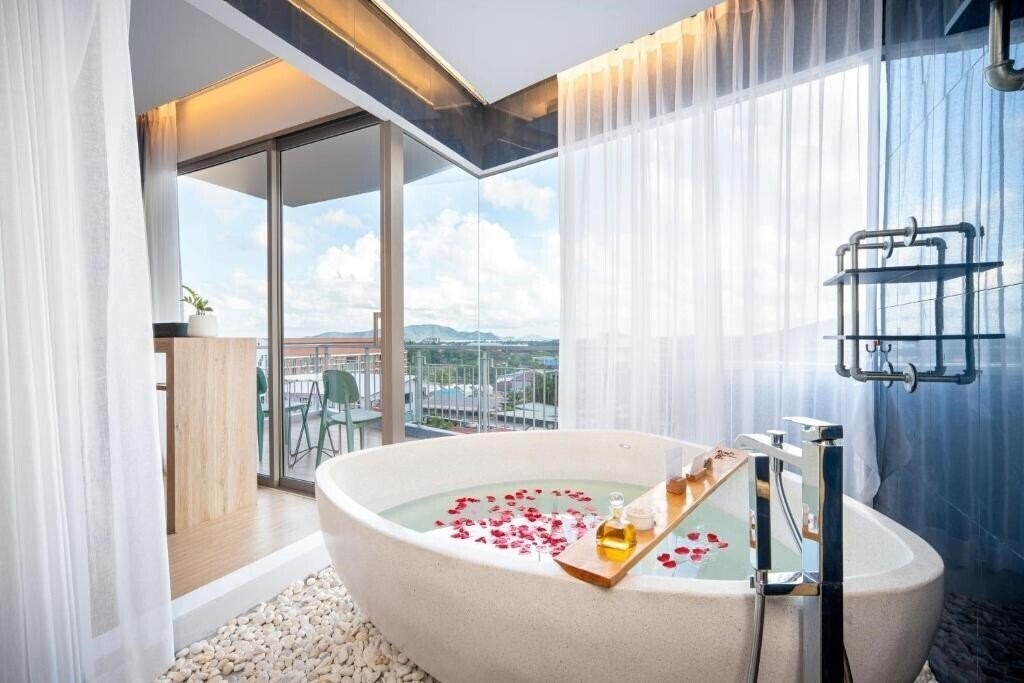 Фото The Blue Hotel 3*
