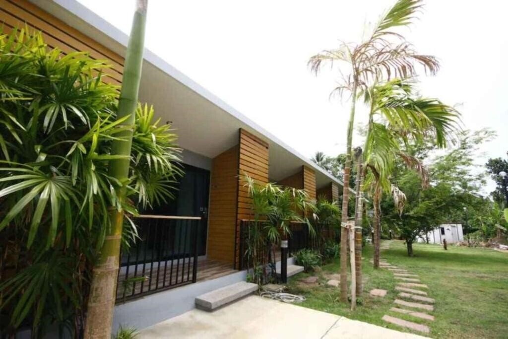 Отель Phumi Resort 2*