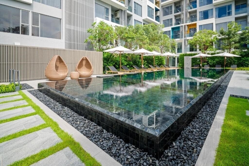 Готель Laguna Lakeside Residences 4*