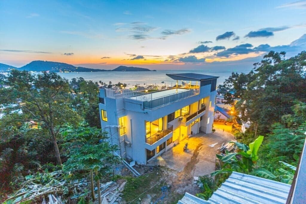 Готель Rossarin Sea View Patong 4*