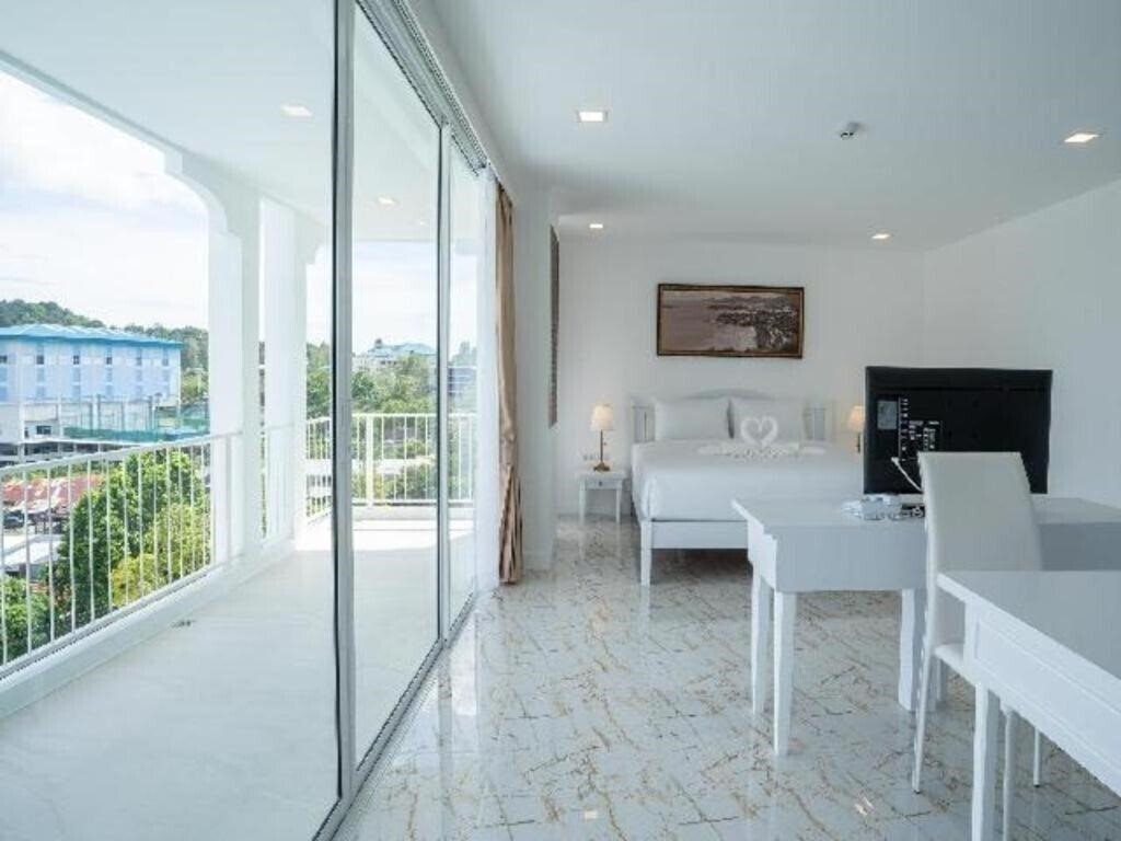 Картинка B2 Phuket Premier Hotel 4*