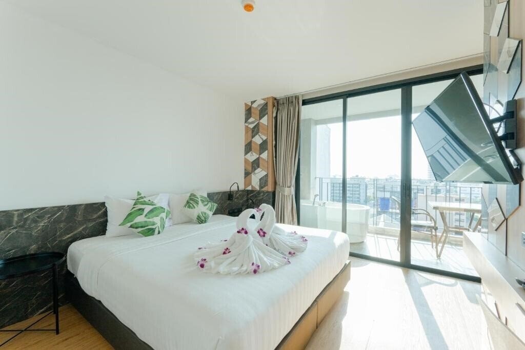 Готель Sky Wave Patong 4*