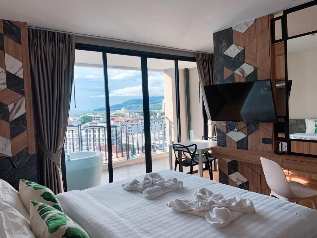 Фото Sky Wave Patong 4*