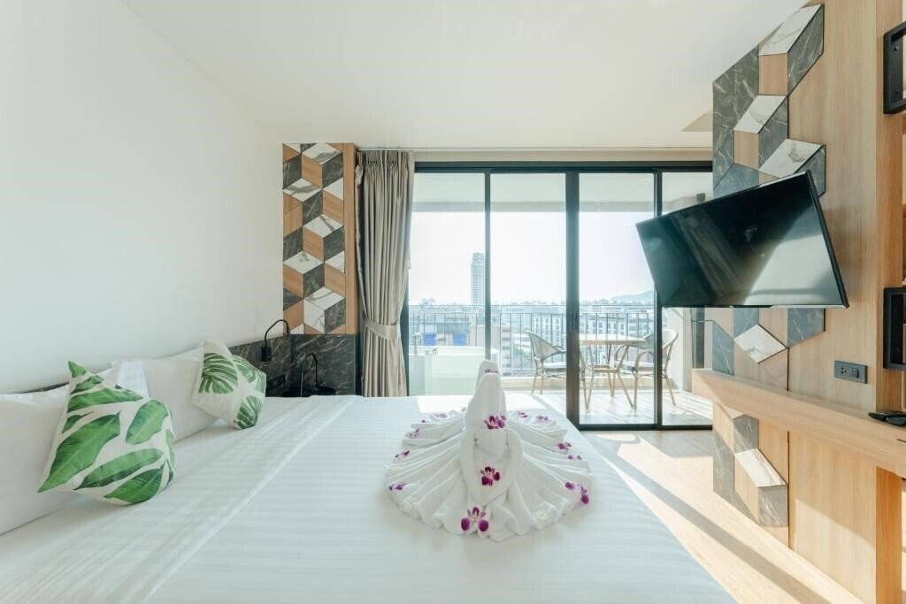 Картинка Sky Wave Patong 4*