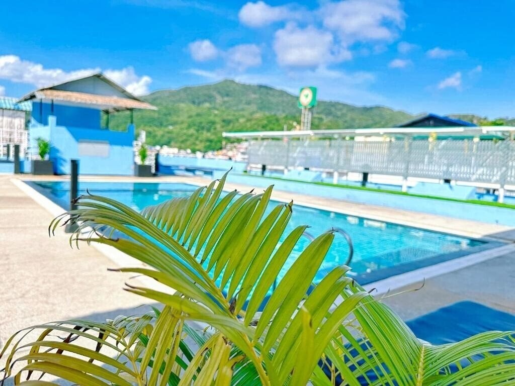 Отель Hotel Baya Patong Beach 3*