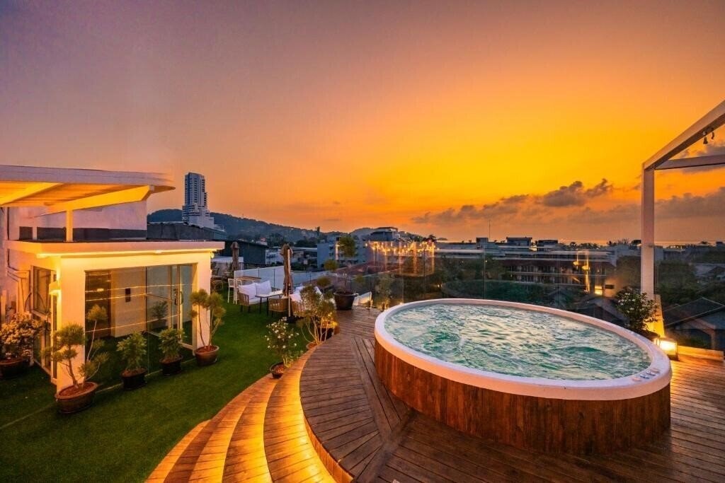 Готель La Vista Patong Hotel 3*