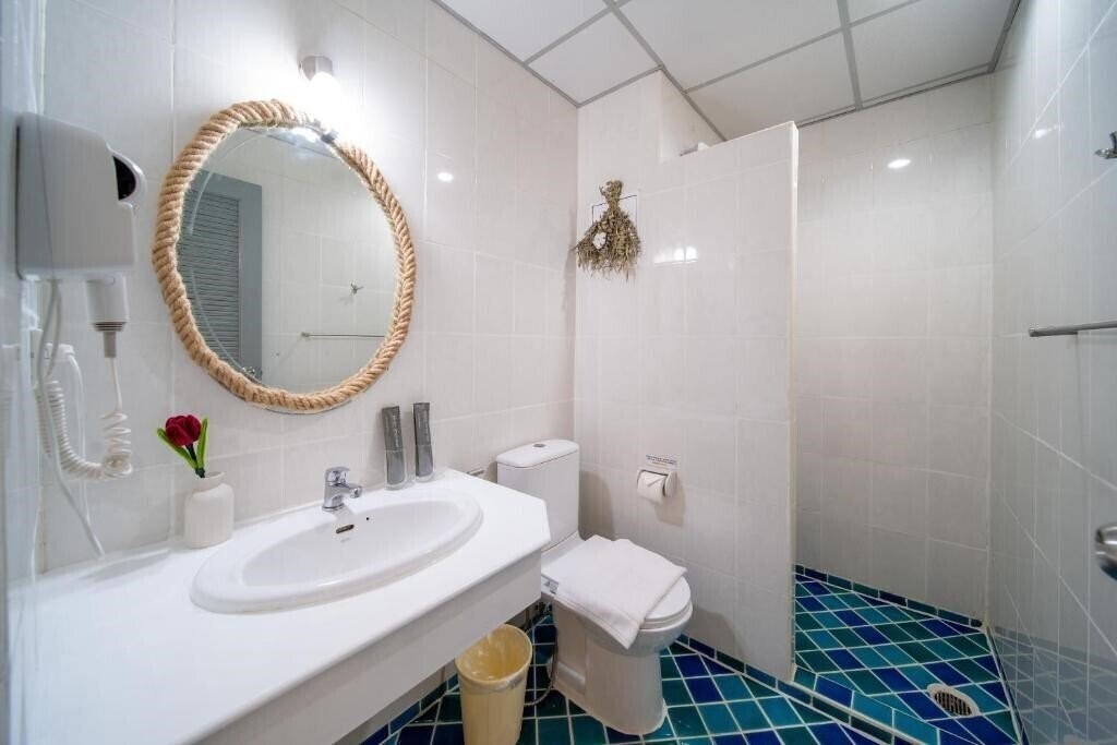 Фотографія Patong Beach Side Hotel 3*