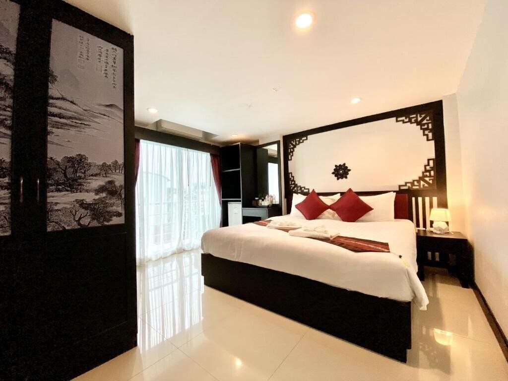 Картинка Sunray Beach Hotel Patong 3*