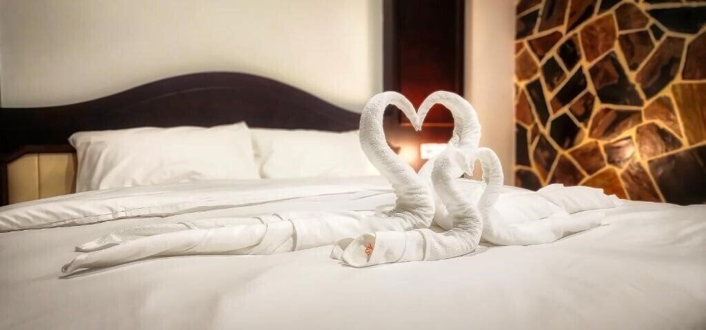Готель Arya Suites Patong Beach 3*