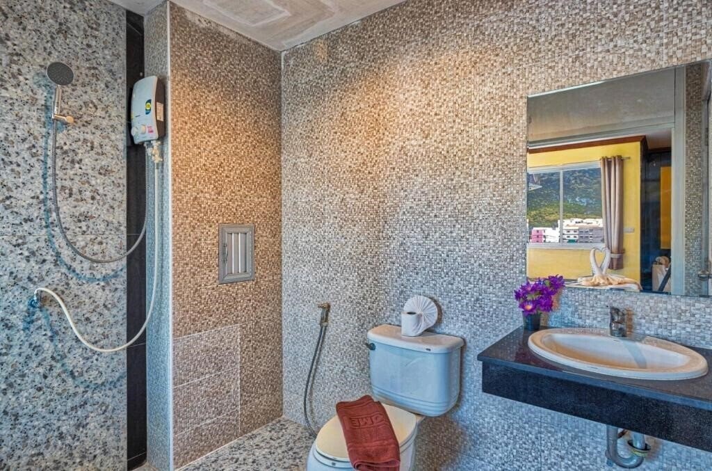Фотографія TJ Patong Hotel 3*