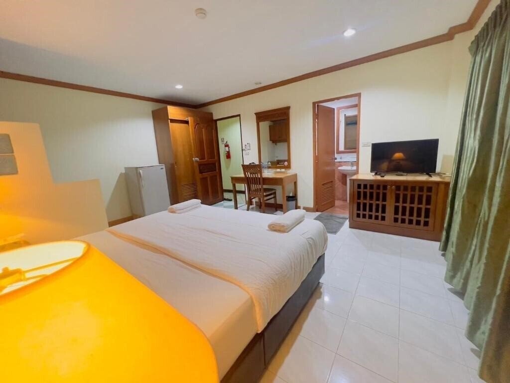 Отель Royal Vista Patong 3*
