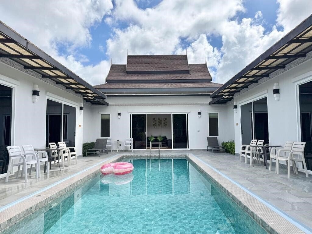 Отель Phuket La Siesta 4*