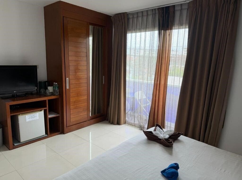 Фото Joyera Kata Beach Hotel 3*