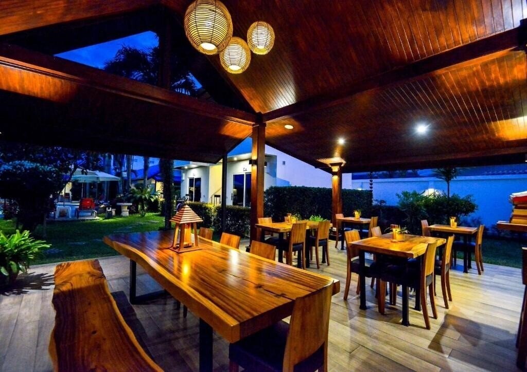 Фотографія Phuket Airport Hotel Naiyang 3*
