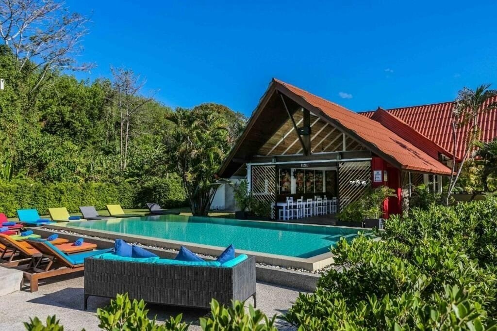 Готель Naiharn Beach Resort 3*