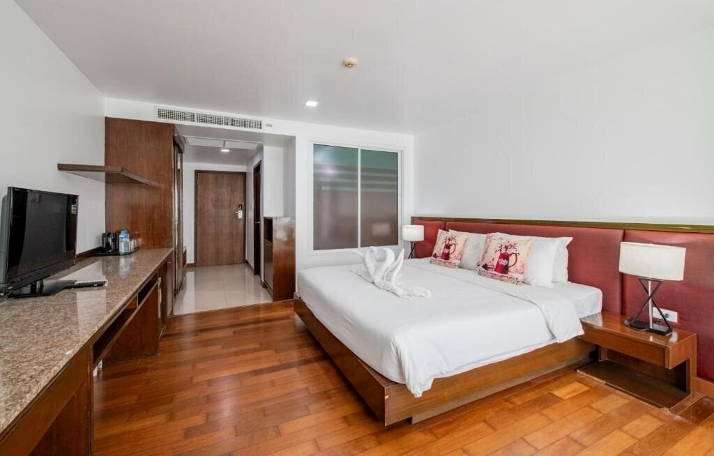Картинка The Kris Resort Hotel Patong 4*