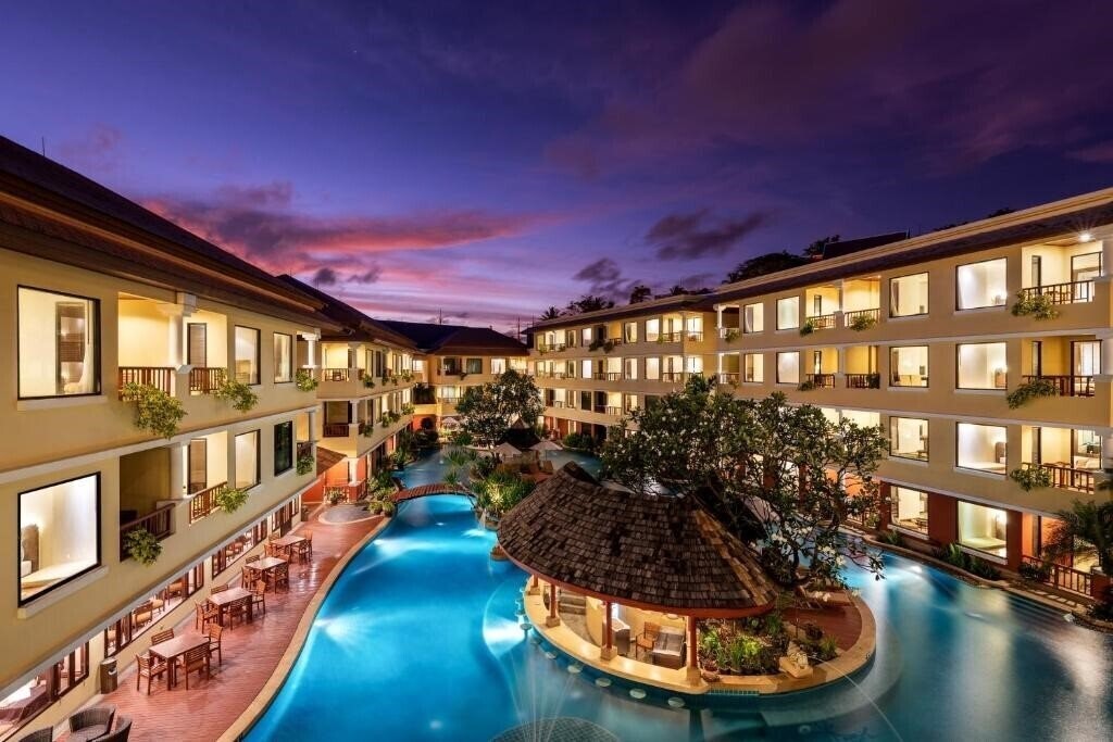 Готель Patong Paragon 4*