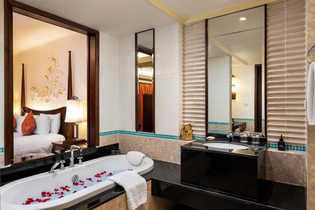 Фотографія Patong Paragon 4*