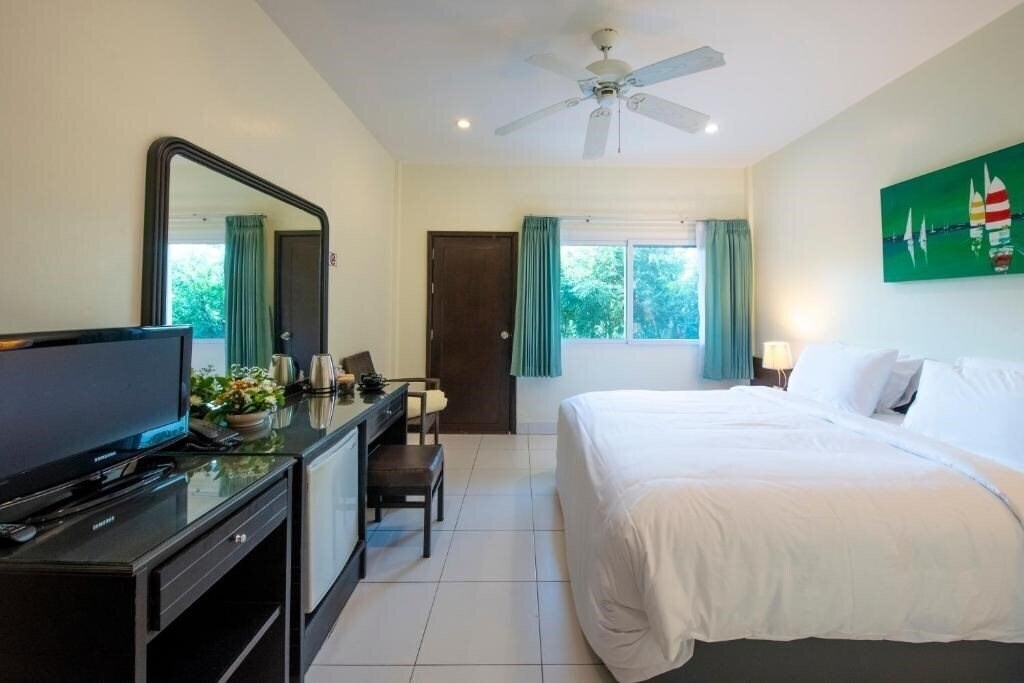 Фотография Lokal Phuket 3*