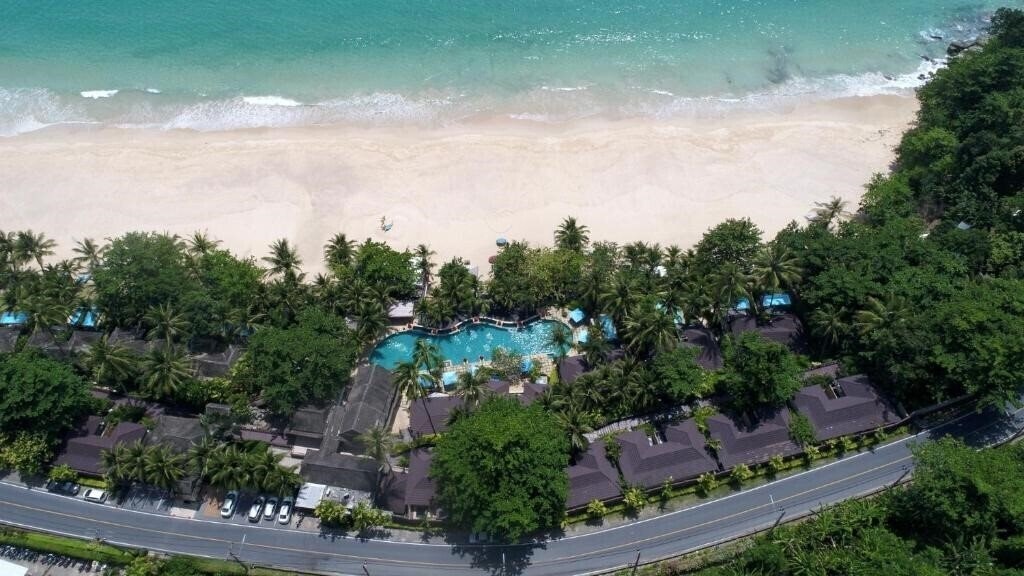 Отель Andaman White Beach Resort 5*
