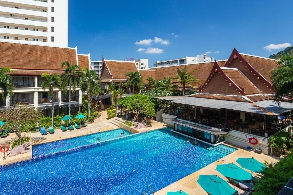 Готель Deevana Patong Resort & SPA 3*