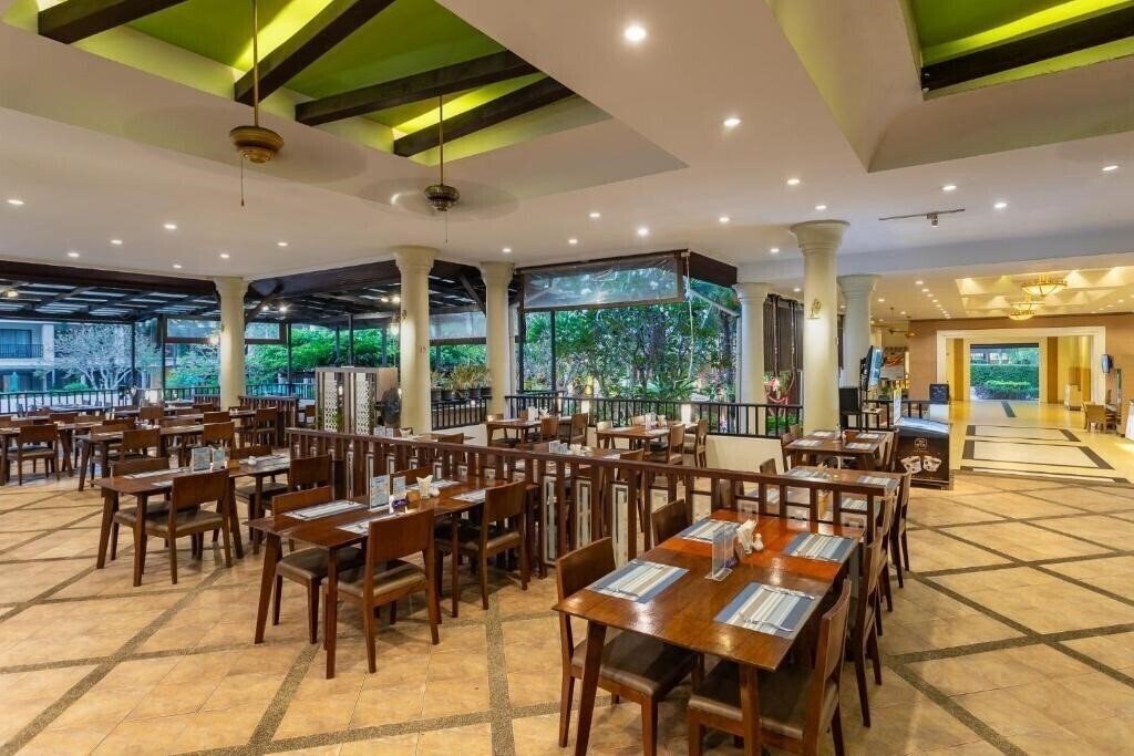 Картинка Deevana Patong Resort & SPA 3*