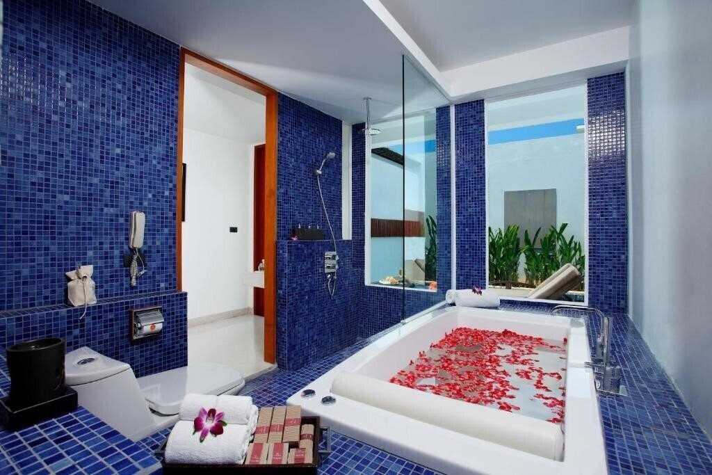 Зображення La Flora Resort Patong 5*