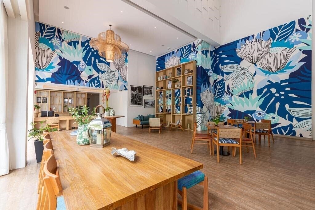 Фотографія Outrigger Beach Phuket 4*