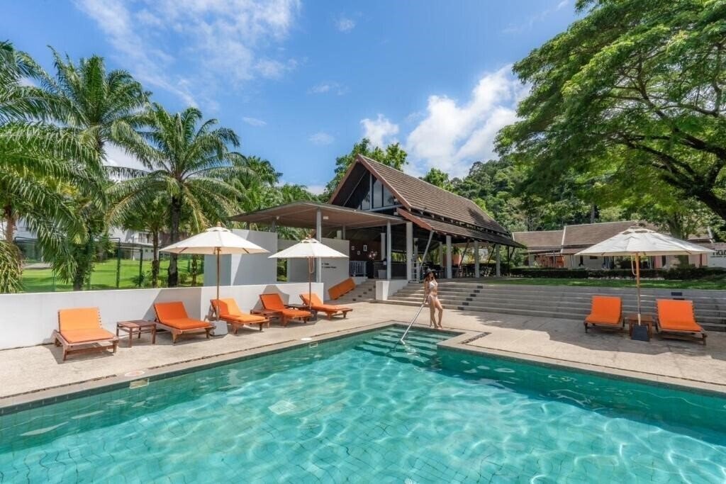 Отель Tinidee Golf Resort Phuket 4*