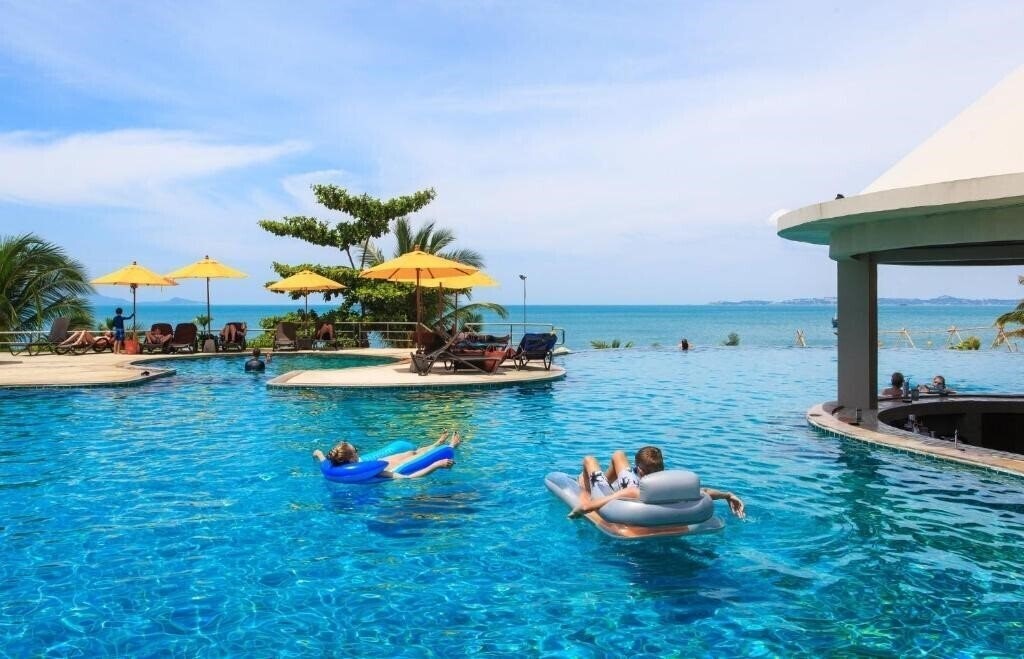 Отель Mercure Samui Buri Beach 4*