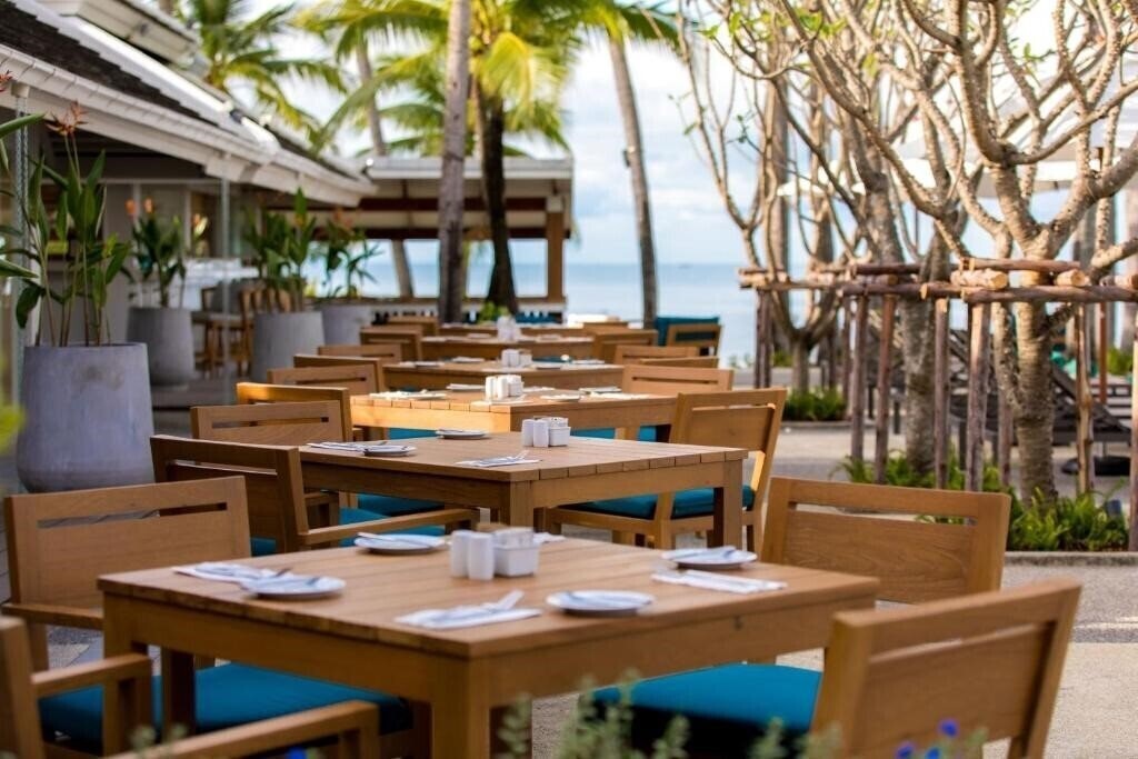 Картинка Outrigger Koh Samui Beach Resort - SHA Extra Plus (ex. Manathai Koh Samui, Akaryn Samui Resort) 5*