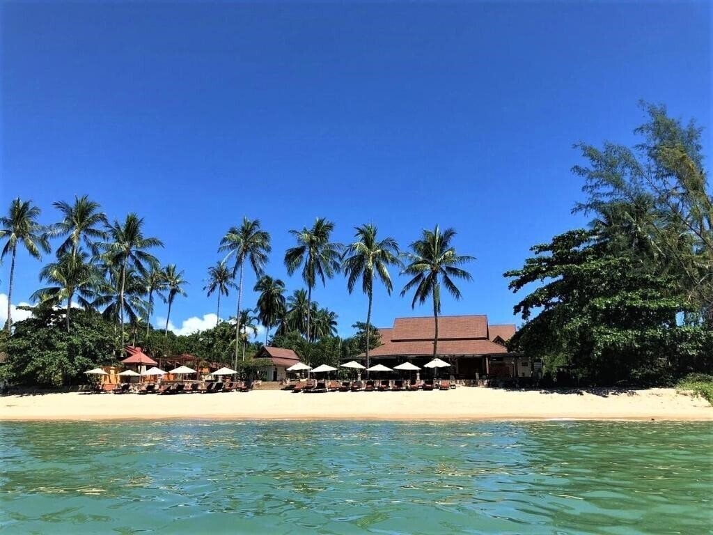 Отель Kanok Buri Resort 4*