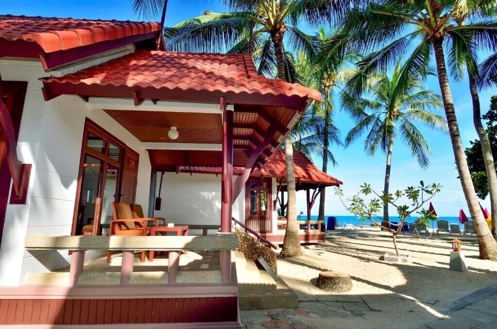 Отель First Bungalow 3*