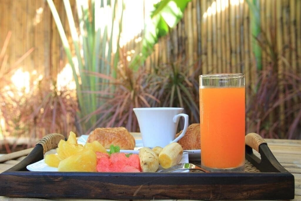 Фото The White Cottage 3*