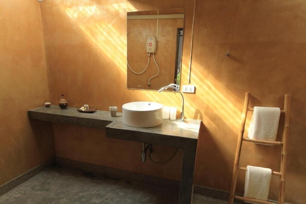 Фото The White Cottage 3*