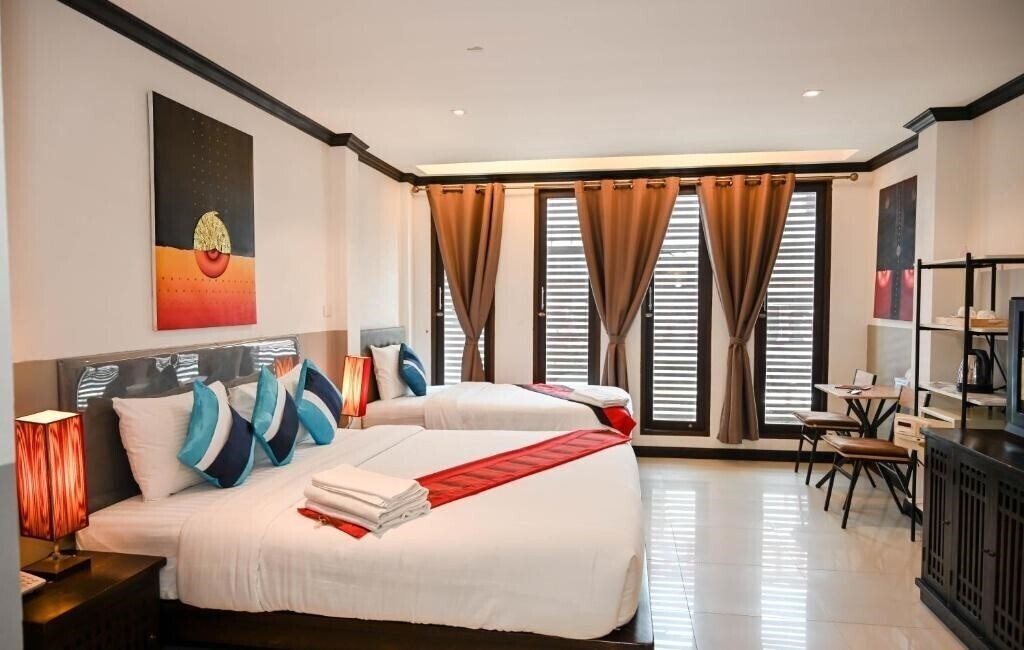 Отель Queen Boutique Hotel 2*