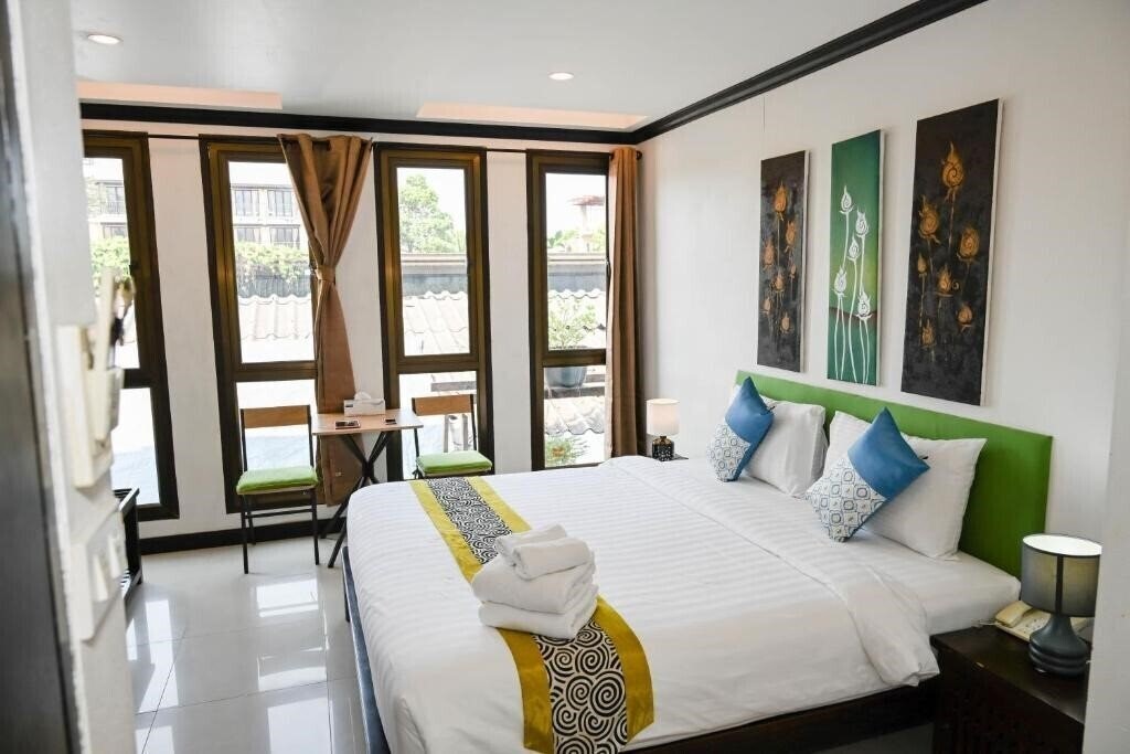 Фото Queen Boutique Hotel 2*