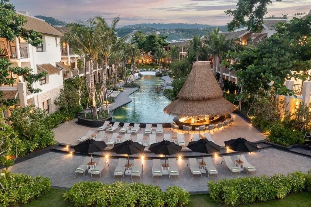 Отель Holiday Inn Resort Samui Bophut Beach 4*