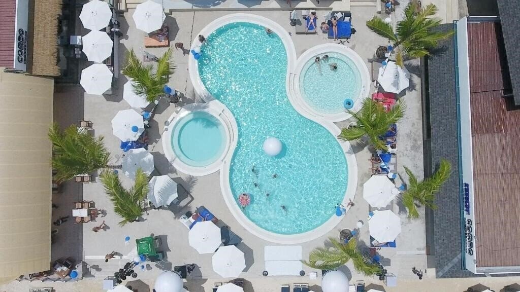 Отель Combo Beach Hotel 3*