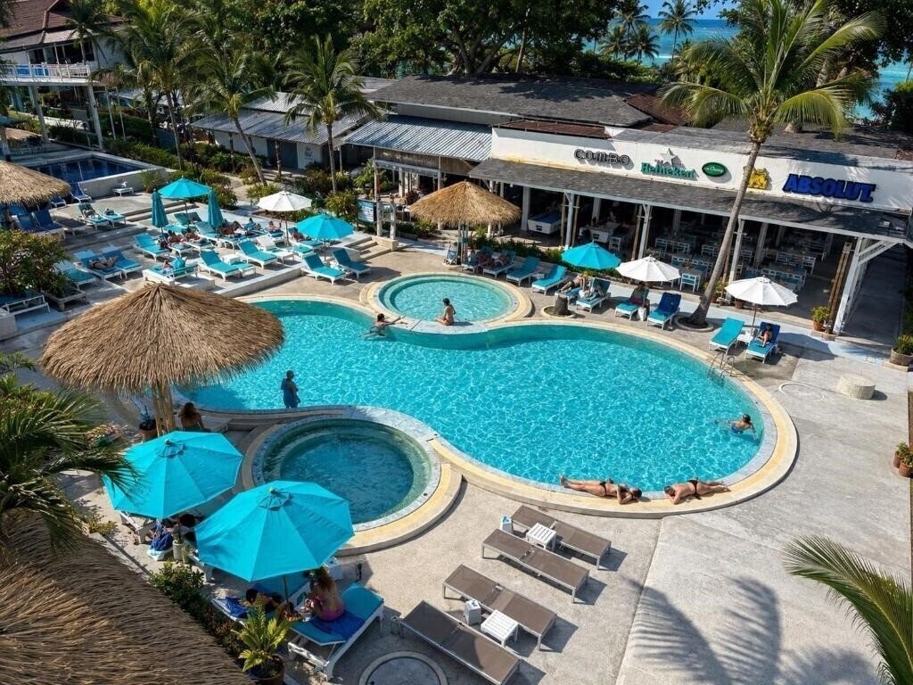 Готель Combo Beach Hotel 3*