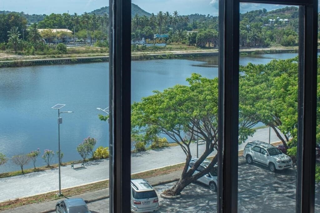 Готель Nora Lakeview 3*