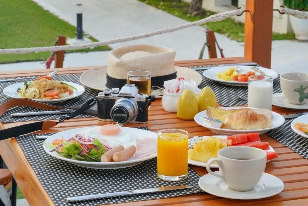 Картинка The Briza Beach Resort Samui 4*