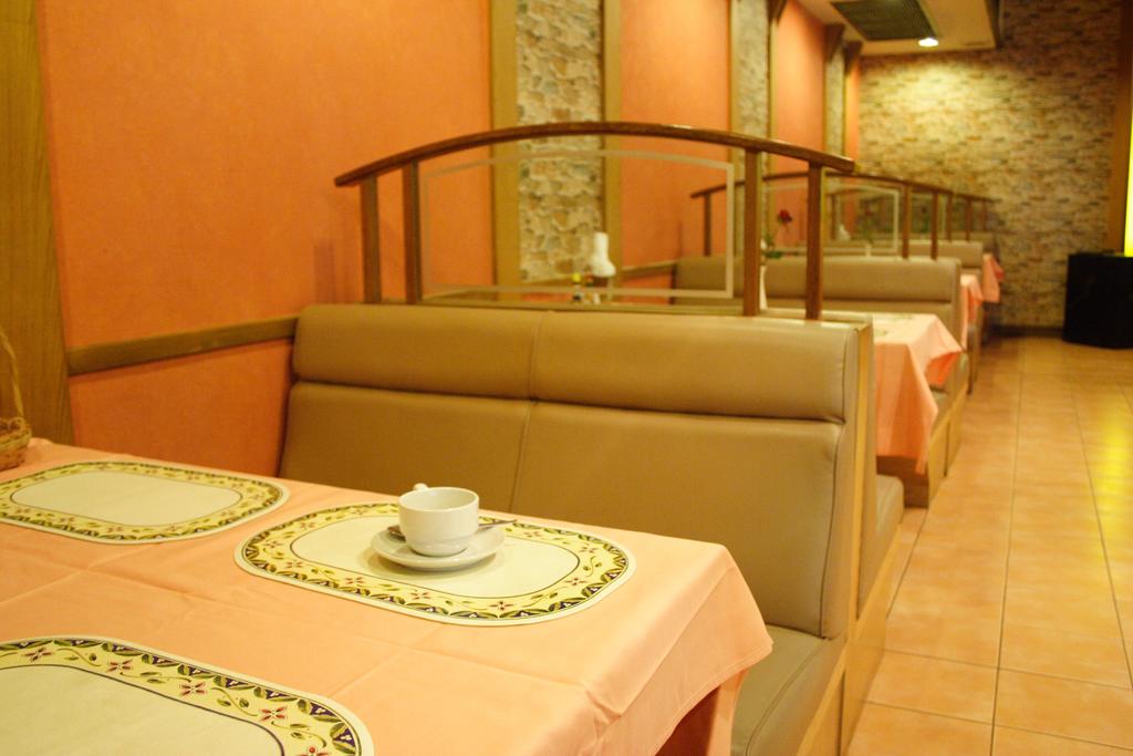 Готель Palm Garden Hotel 3*