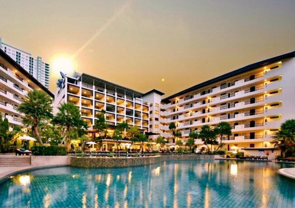 Отель Sunday Wongamat Privacy Pattaya 3*