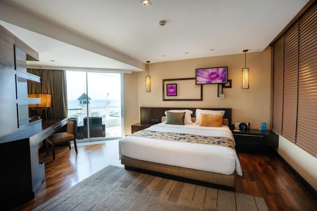 Фото A-One Pattaya Beach Resort 4*