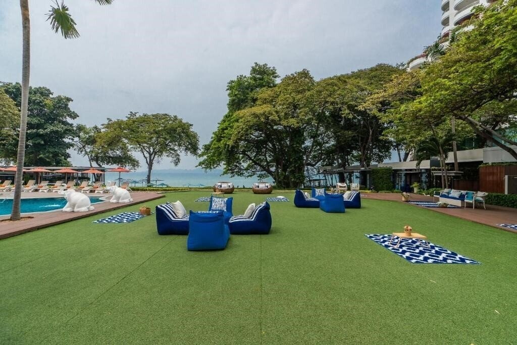 Фотографія Cosy Beach Resort & Spa Deluxe Wing 4*