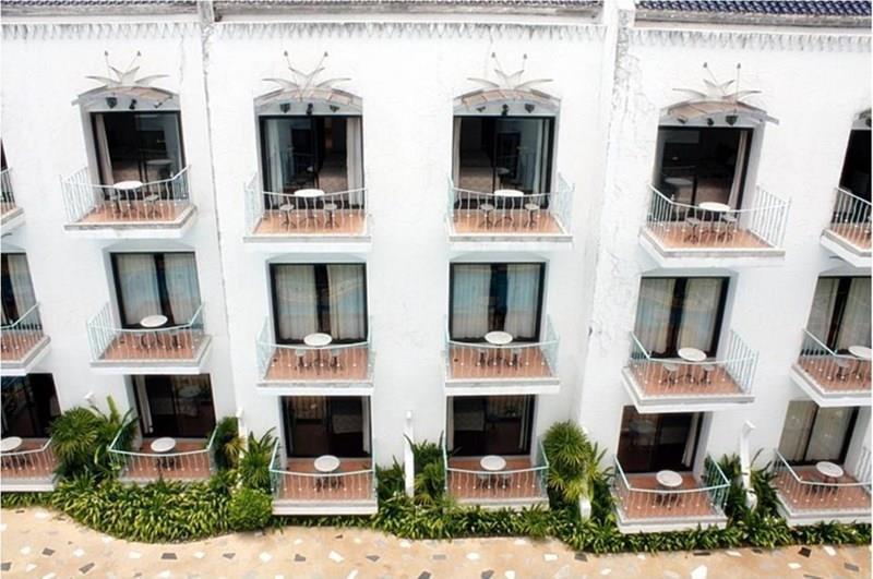 Готель Naclua Beach Resort 3*